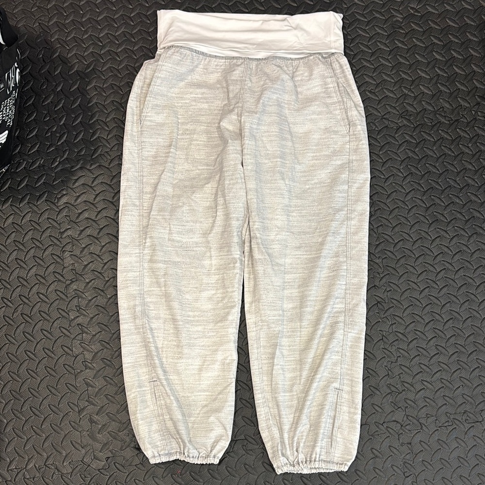 Lululemon Athletica white Gray textured lightweight Wide Leg Pants 6